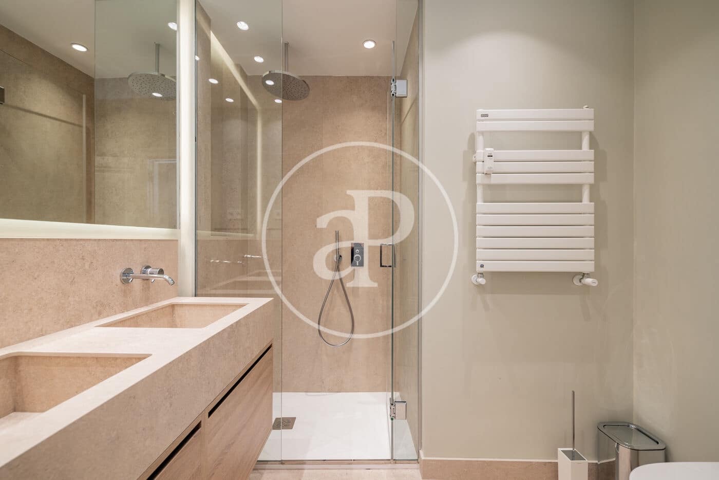 4 slaapkamer Appartement te huur in Madrid stad met garage - € 9.500 (Ref: 10059182)