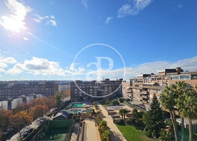 2 chambre Penthouse à vendre à San Sebastián de los Reyes avec piscine - 700 000 € (Ref: 10062061)