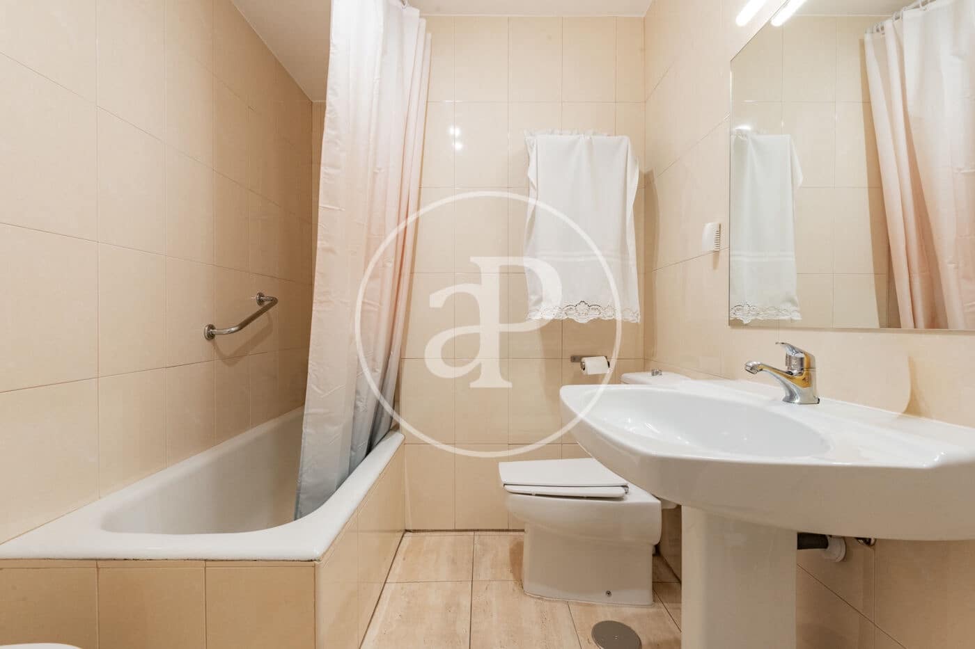 3 bedroom Apartment for sale in Madrid city - € 1,050,000 (Ref: 10062062)