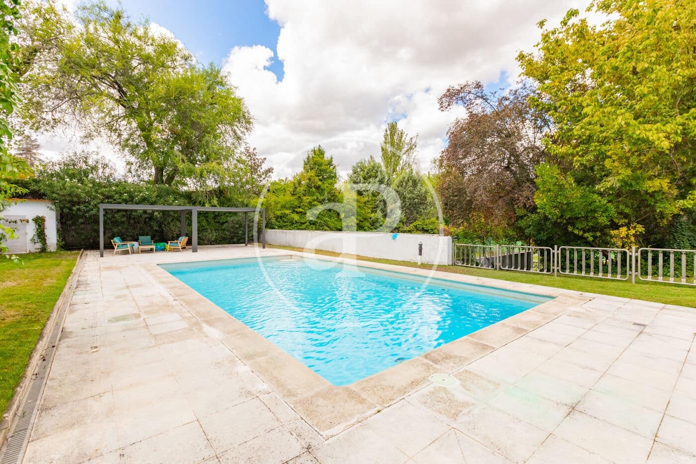 6 quarto Moradia para venda em Pozuelo de Alarcon com piscina - 3 500 000 € (Ref: 10067816)