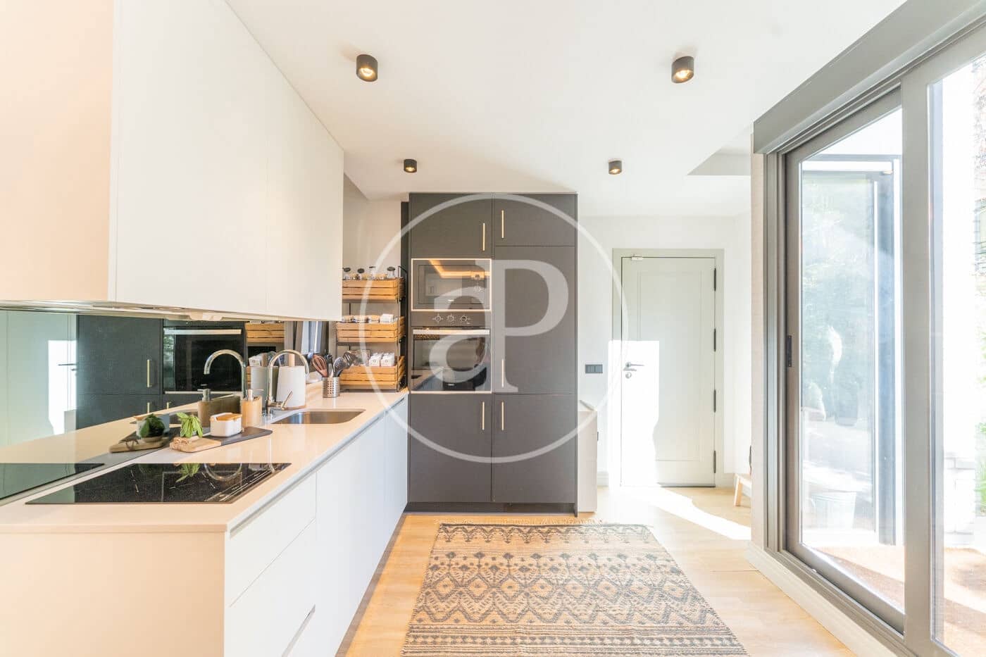 Apartamento de 1 habitación en Madrid ciudad en alquiler con piscina garaje - 1.750 € (Ref: 10075569)
