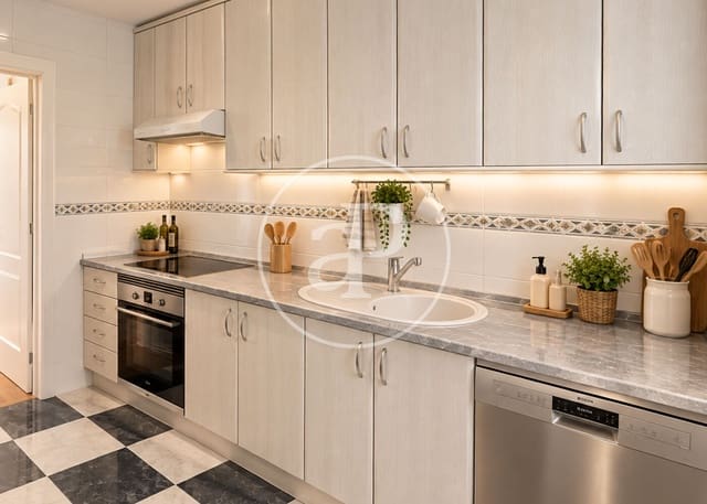 2 bedroom Apartment for sale in Ciudad Jardín, Madrid city - € 700,000 (Ref: 10075570)