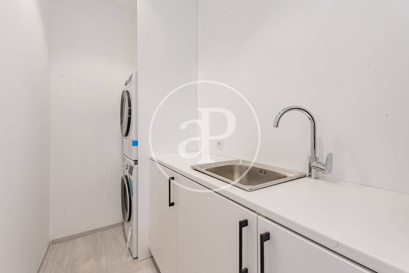 4 bedroom Apartment for sale in Madrid city - € 1,880,000 (Ref: 10078177)