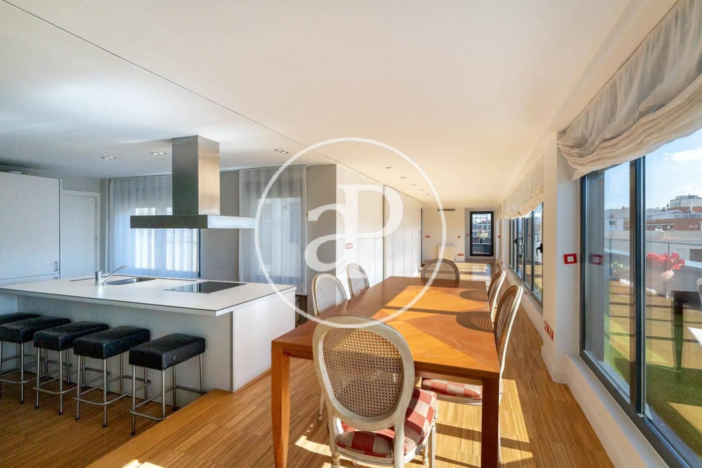 Penthouse de 3 chambres à louer à Madrid ville avec garage - 3 900 € (Ref: 10078186)