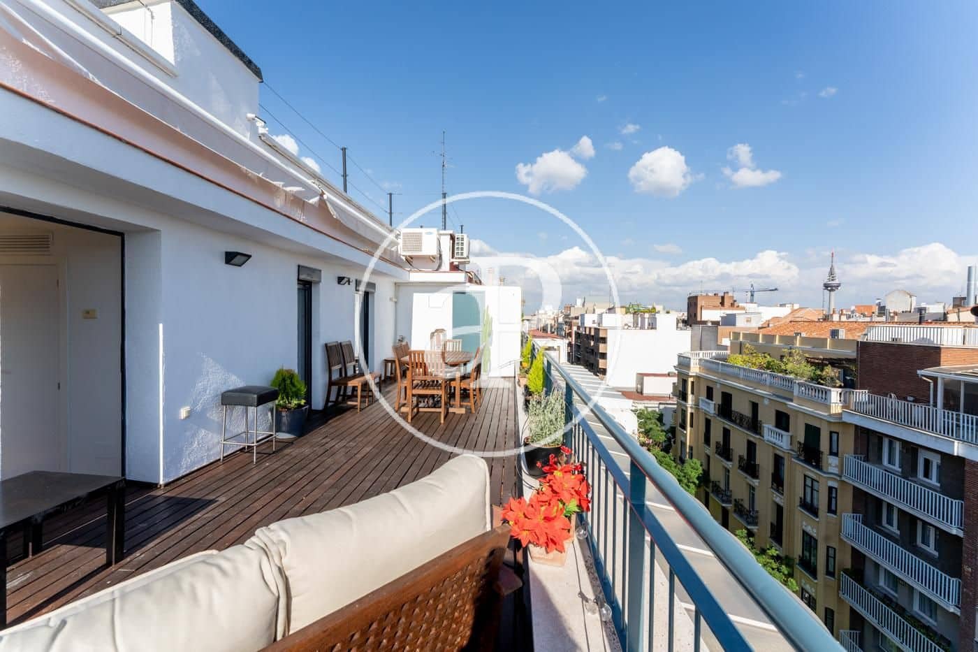 Penthouse de 3 chambres à louer à Madrid ville avec garage - 3 900 € (Ref: 10078186)