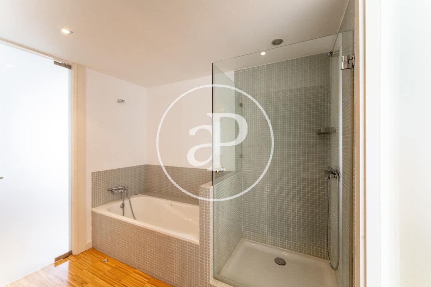 Penthouse de 3 chambres à louer à Madrid ville avec garage - 3 900 € (Ref: 10078186)