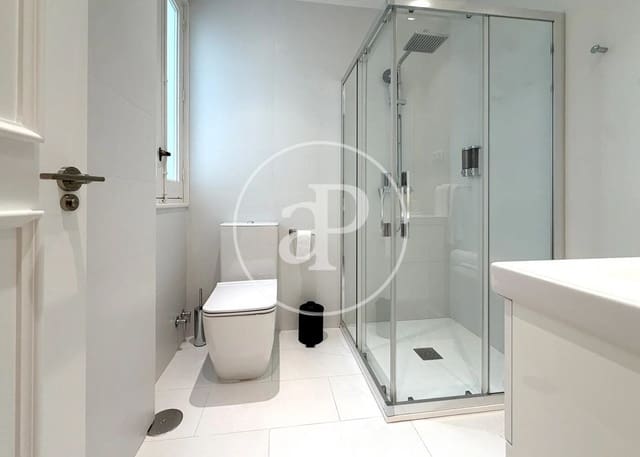 Apartamento de 3 habitaciones en Jerónimos, Madrid ciudad en alquiler - 7.000 € (Ref: 10078190)