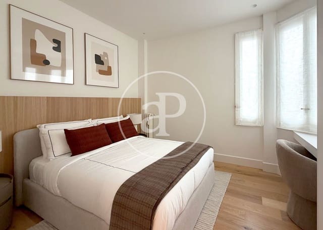 Apartamento de 3 habitaciones en Jerónimos, Madrid ciudad en alquiler - 7.000 € (Ref: 10078190)