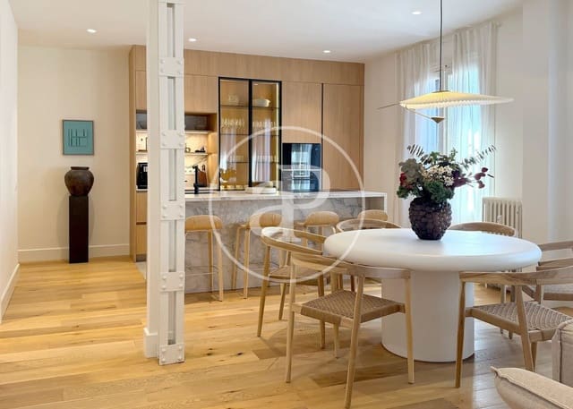 Apartamento de 3 habitaciones en Jerónimos, Madrid ciudad en alquiler - 7.000 € (Ref: 10078190)