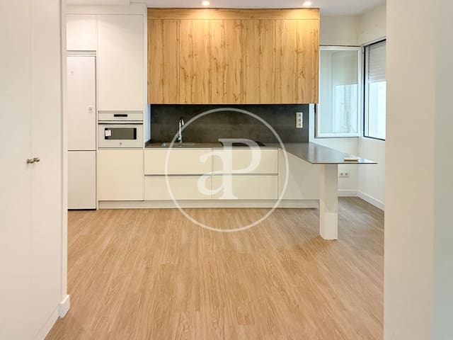 1 quarto Apartamento para arrendar em Almagro, Madrid cidade - 2 350 € (Ref: 10086069)