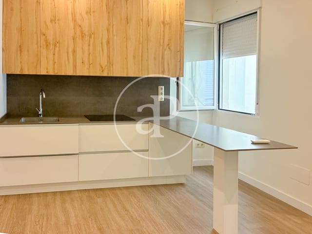 1 quarto Apartamento para arrendar em Almagro, Madrid cidade - 2 350 € (Ref: 10086069)