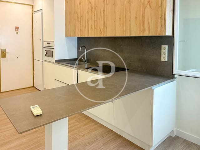 1 quarto Apartamento para arrendar em Almagro, Madrid cidade - 2 350 € (Ref: 10086069)