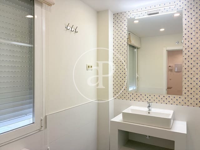 1 quarto Apartamento para arrendar em Almagro, Madrid cidade - 2 350 € (Ref: 10086069)
