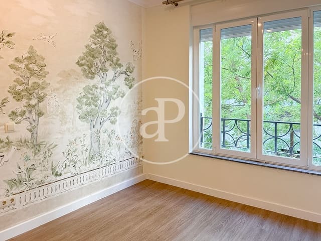 1 quarto Apartamento para arrendar em Almagro, Madrid cidade - 2 350 € (Ref: 10086069)