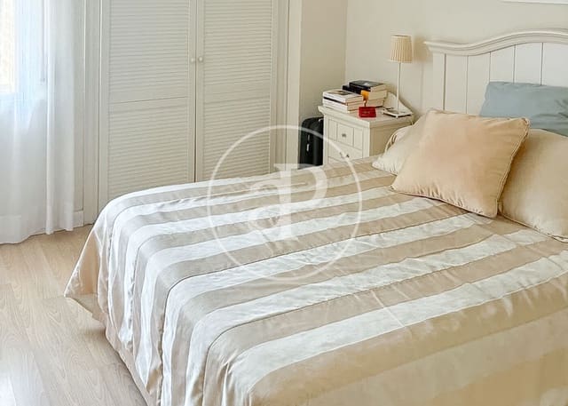 4 makuuhuone Huoneisto myytävänä paikassa Alameda de Osuna, Madrid kaupunki mukana uima-altaan 
autotalli - 860 000 € (Ref: 10086070)