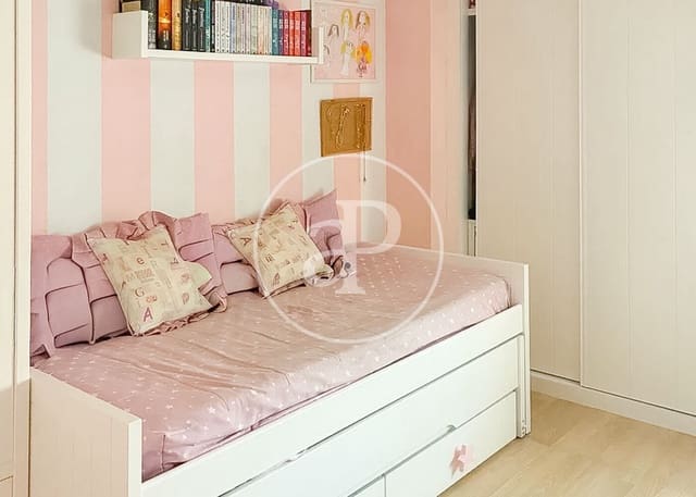 4 makuuhuone Huoneisto myytävänä paikassa Alameda de Osuna, Madrid kaupunki mukana uima-altaan 
autotalli - 860 000 € (Ref: 10086070)