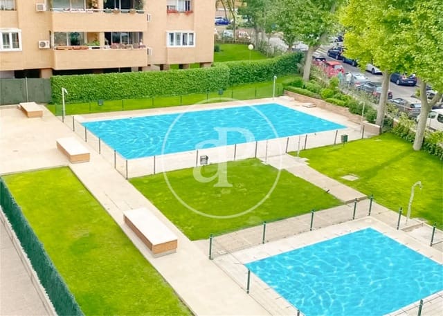 4 makuuhuone Huoneisto myytävänä paikassa Alameda de Osuna, Madrid kaupunki mukana uima-altaan 
autotalli - 860 000 € (Ref: 10086070)