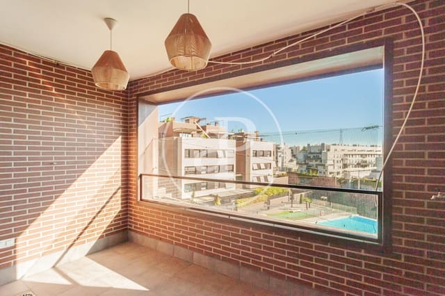 Appartement de 3 chambres à louer à Pozuelo de Alarcón avec piscine garage - 2 500 € (Ref: 10094524)