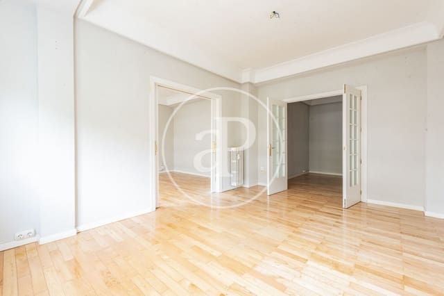 4 sovrum Lägenhet till salu i Ciudad Universitaria, Madrid stad - 790 000 € (Ref: 10094526)