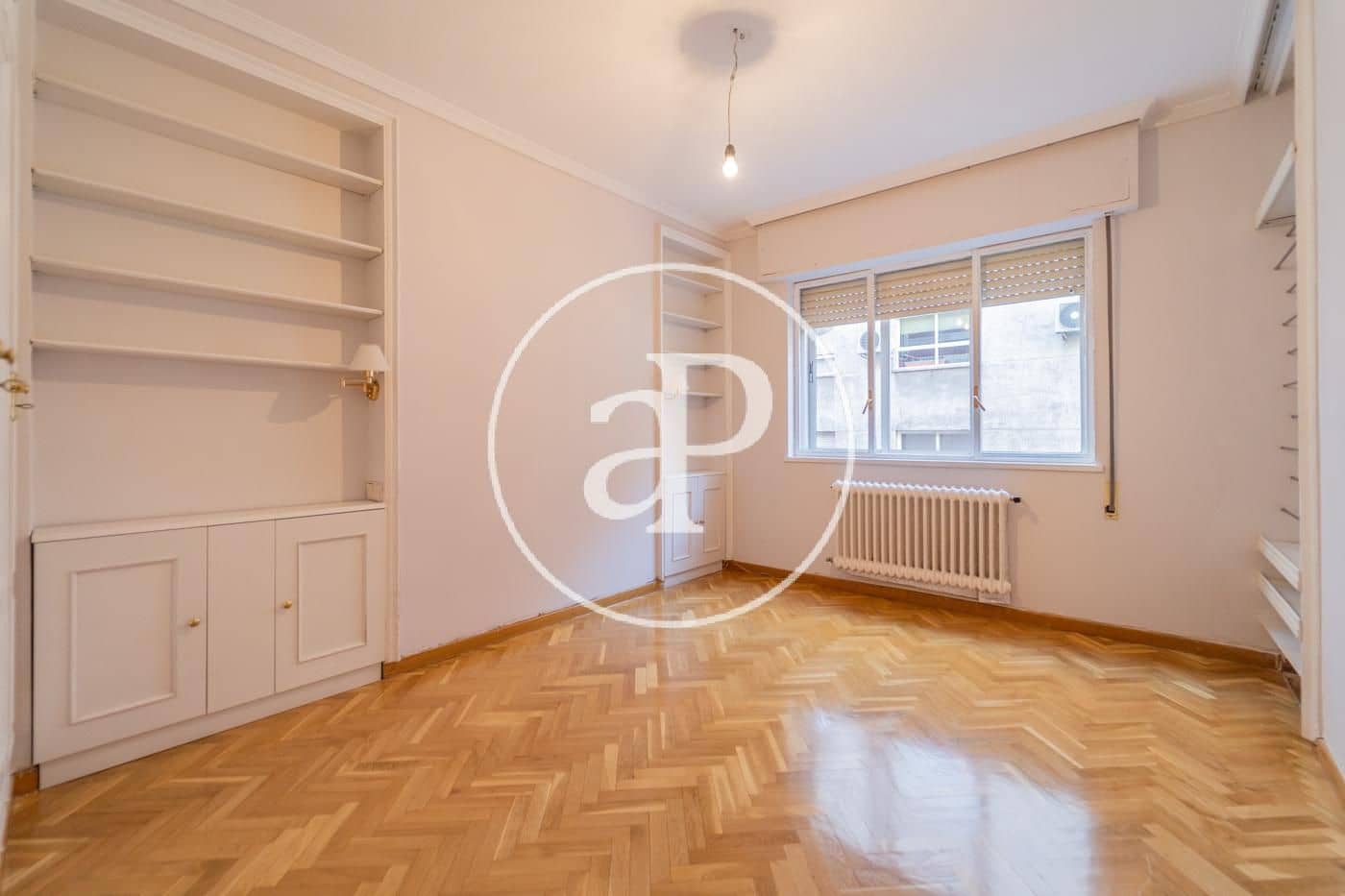 2 slaapkamer Appartement te huur in Madrid stad - € 1.990 (Ref: 10100208)