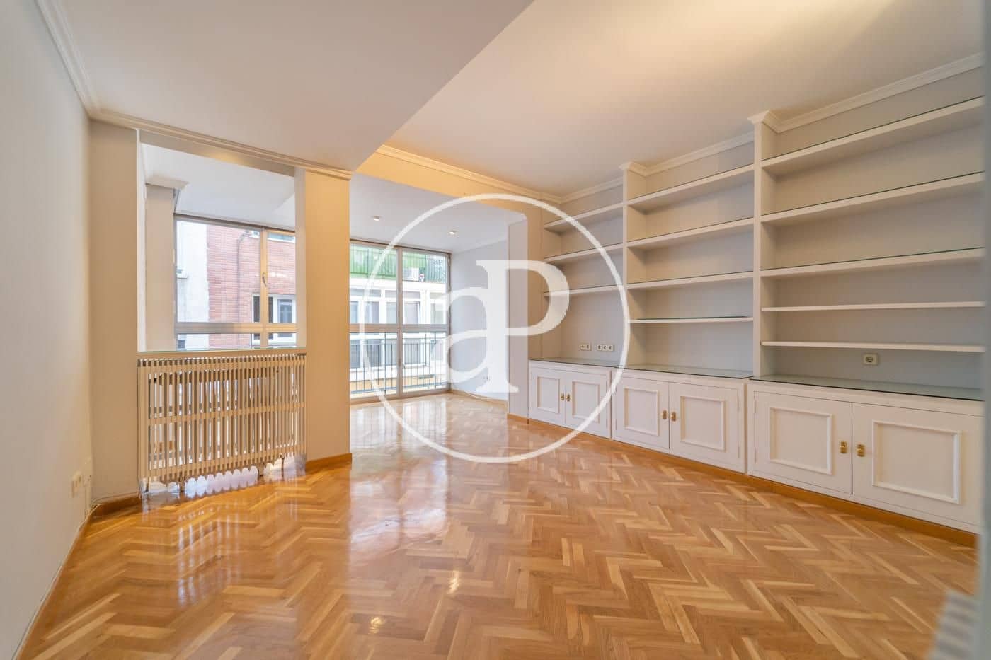 2 slaapkamer Appartement te huur in Madrid stad - € 1.990 (Ref: 10100208)