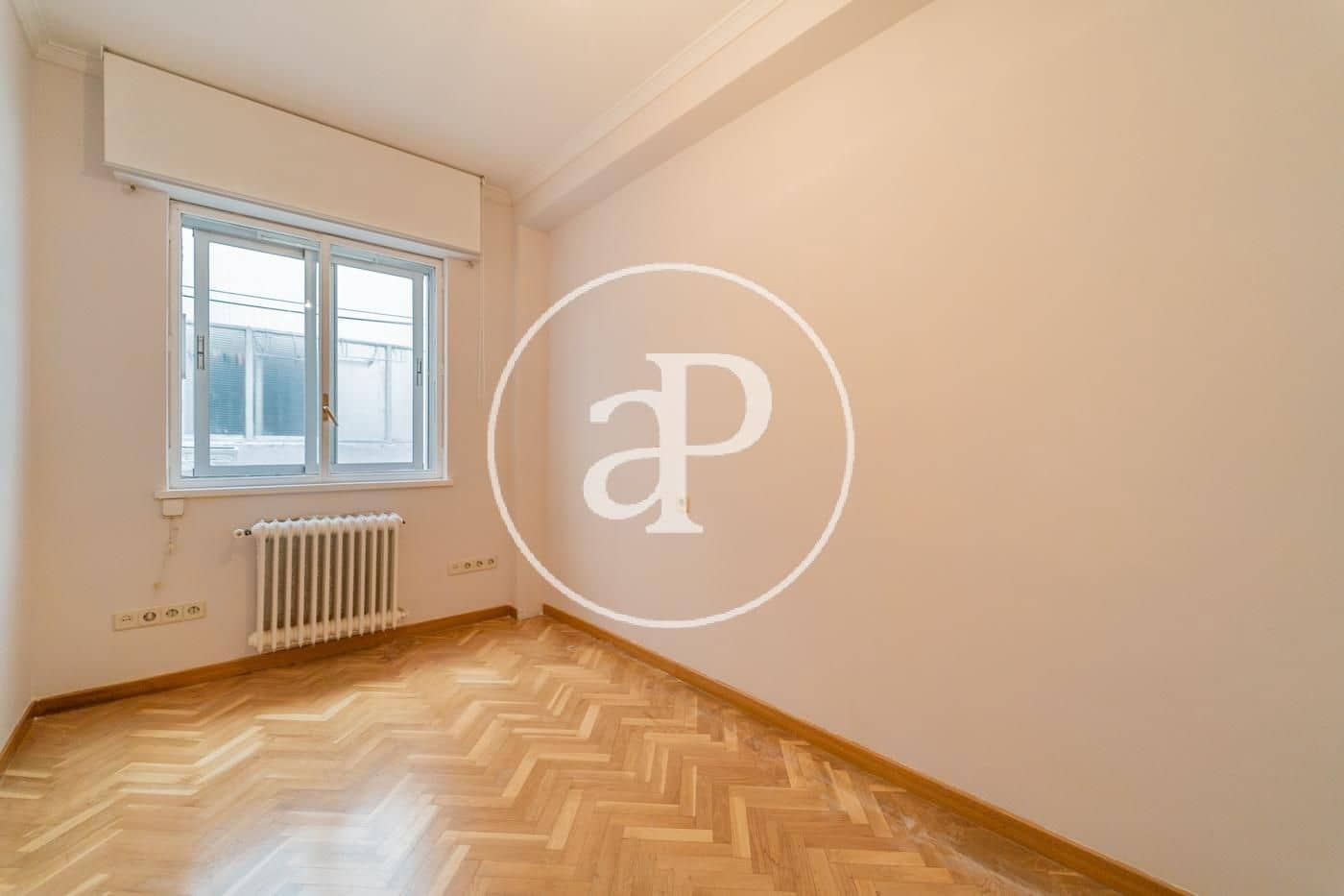 2 slaapkamer Appartement te huur in Madrid stad - € 1.990 (Ref: 10100208)