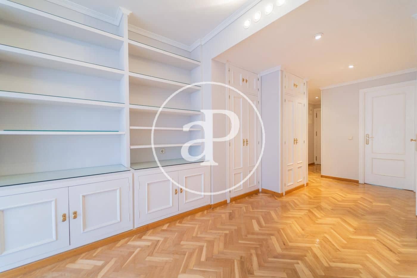 2 slaapkamer Appartement te huur in Madrid stad - € 1.990 (Ref: 10100208)