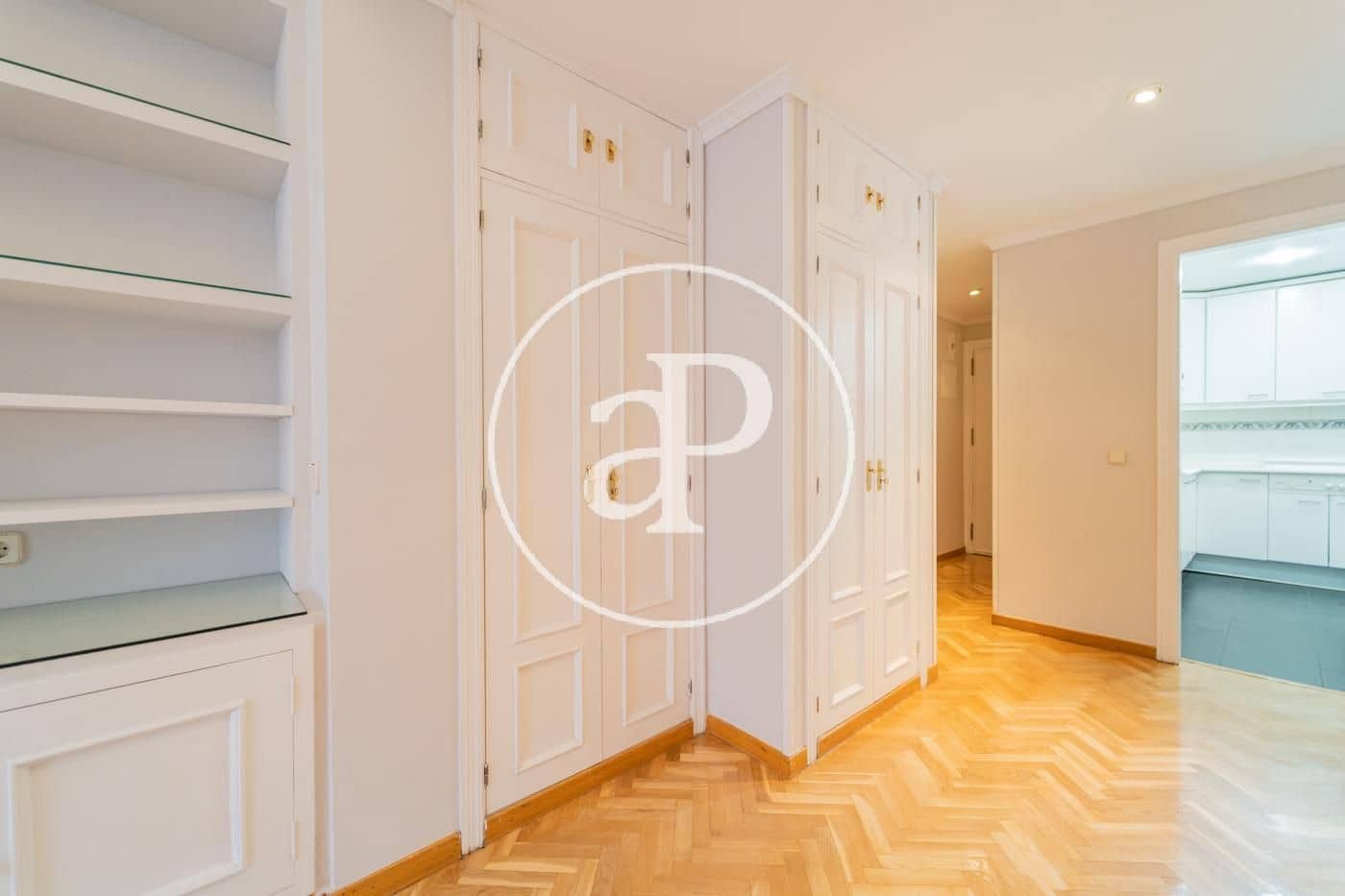 2 slaapkamer Appartement te huur in Madrid stad - € 1.990 (Ref: 10100208)