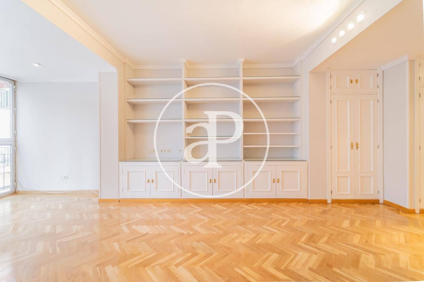 2 slaapkamer Appartement te huur in Madrid stad - € 1.990 (Ref: 10100208)
