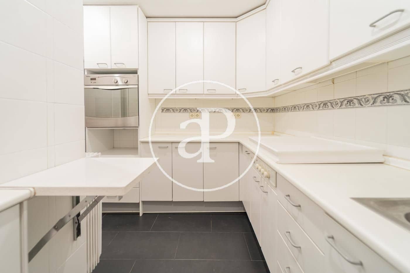2 slaapkamer Appartement te huur in Madrid stad - € 1.990 (Ref: 10100208)