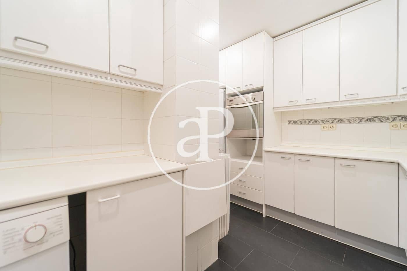 2 slaapkamer Appartement te huur in Madrid stad - € 1.990 (Ref: 10100208)