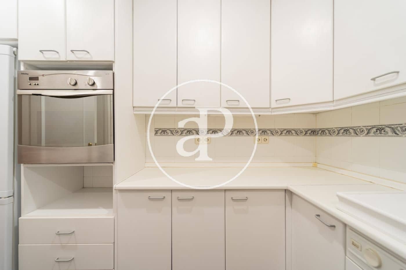 2 slaapkamer Appartement te huur in Madrid stad - € 1.990 (Ref: 10100208)