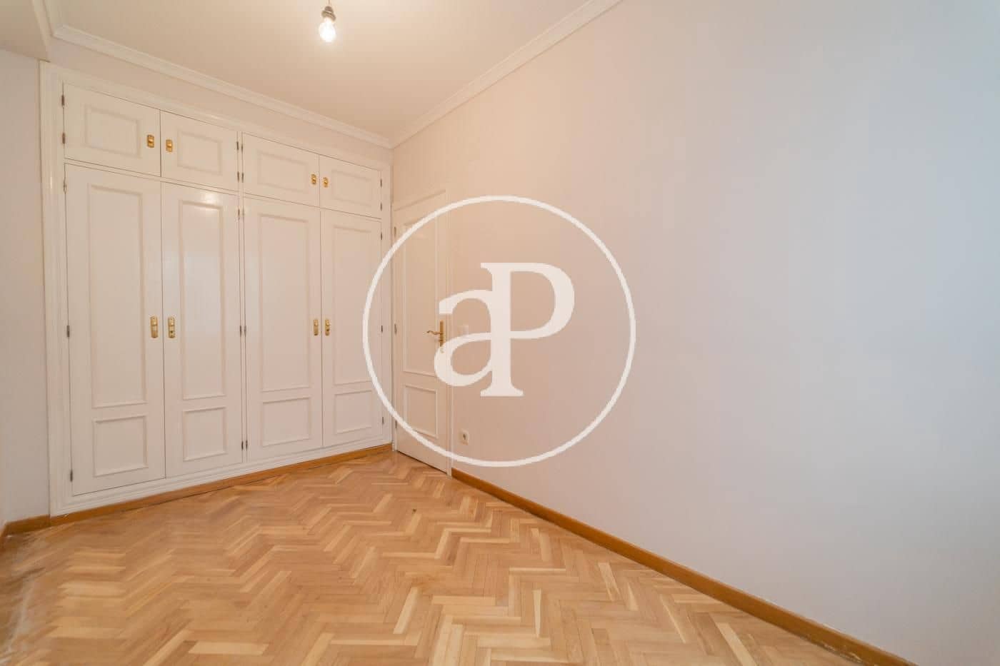 2 slaapkamer Appartement te huur in Madrid stad - € 1.990 (Ref: 10100208)