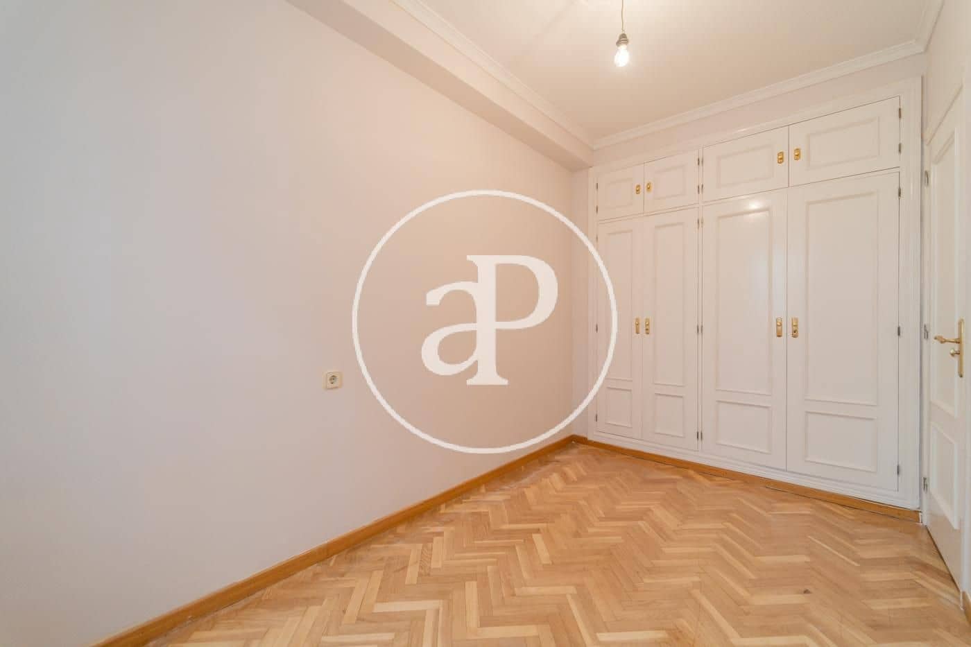 2 slaapkamer Appartement te huur in Madrid stad - € 1.990 (Ref: 10100208)