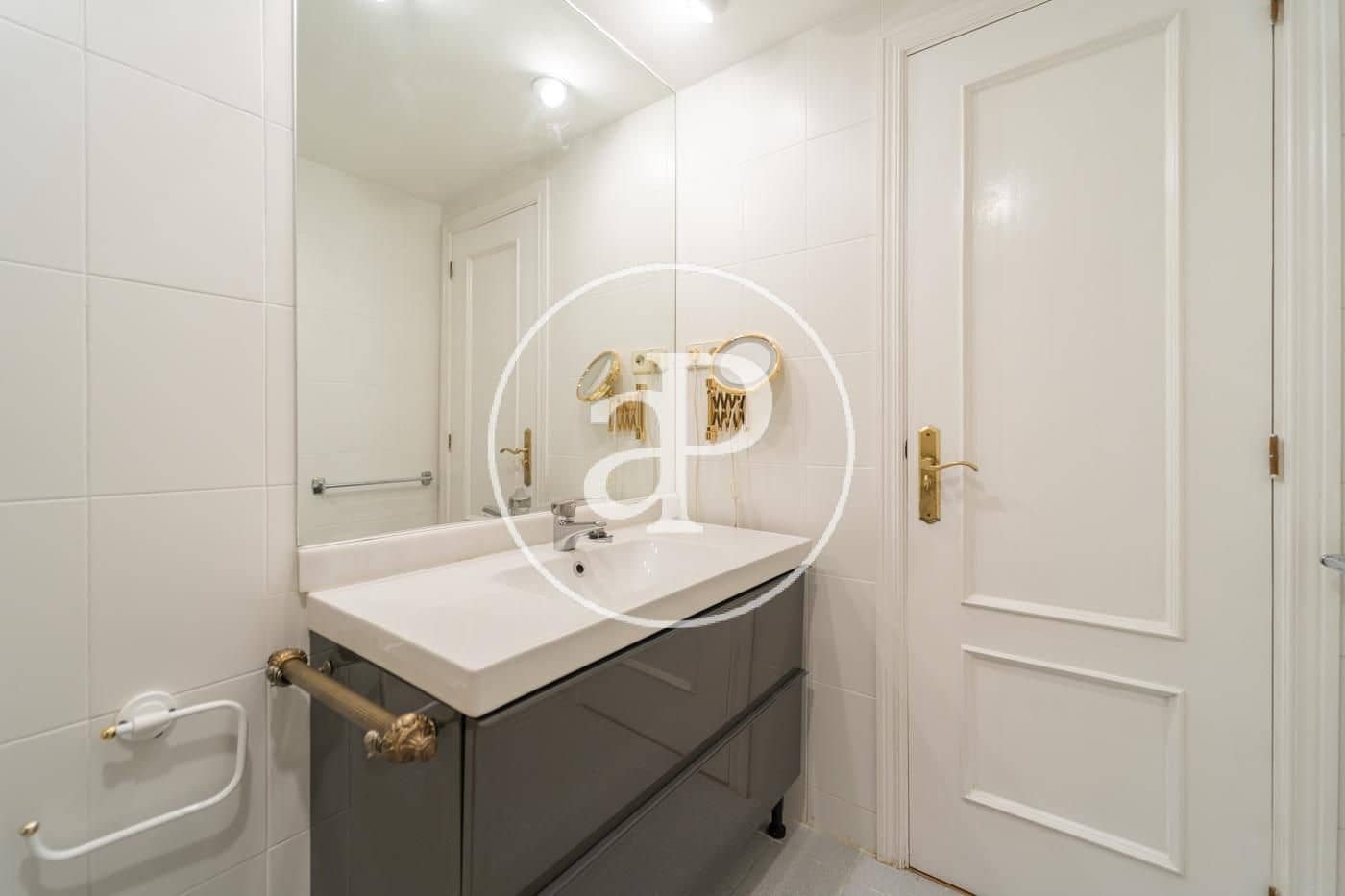 2 slaapkamer Appartement te huur in Madrid stad - € 1.990 (Ref: 10100208)
