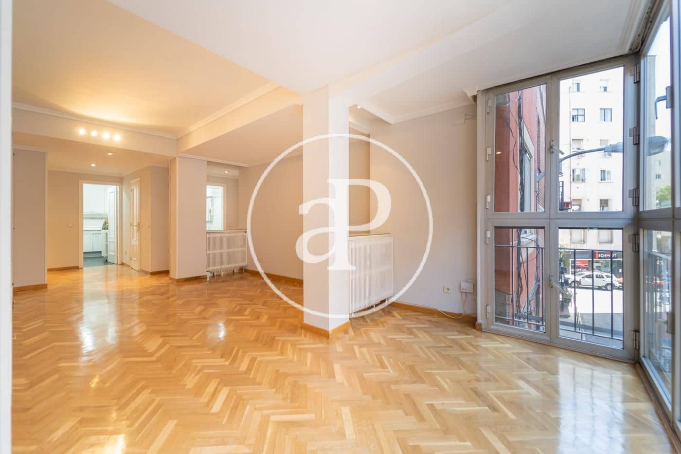 2 slaapkamer Appartement te huur in Madrid stad - € 1.990 (Ref: 10100208)