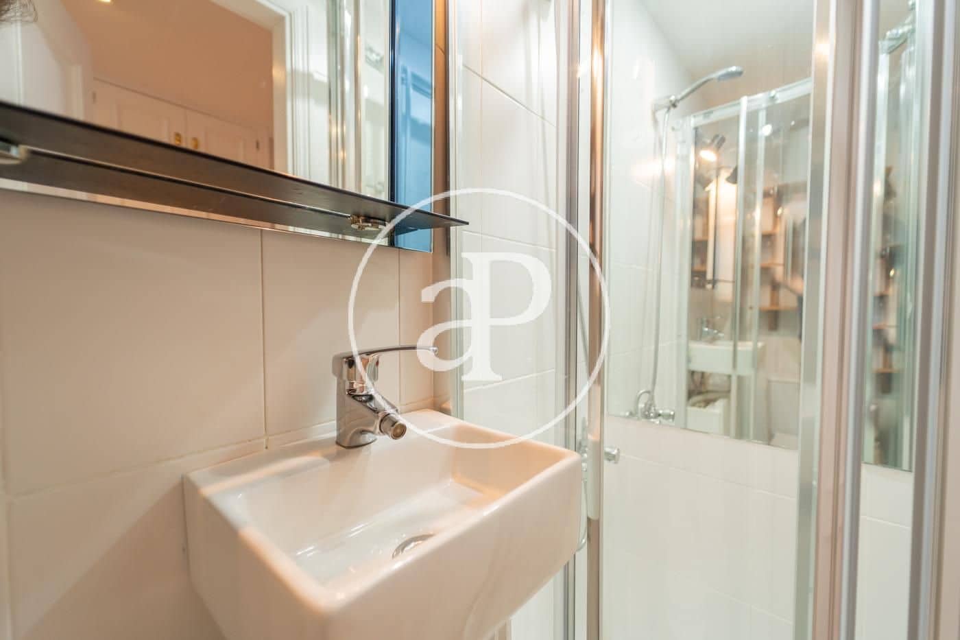 2 slaapkamer Appartement te huur in Madrid stad - € 1.990 (Ref: 10100208)
