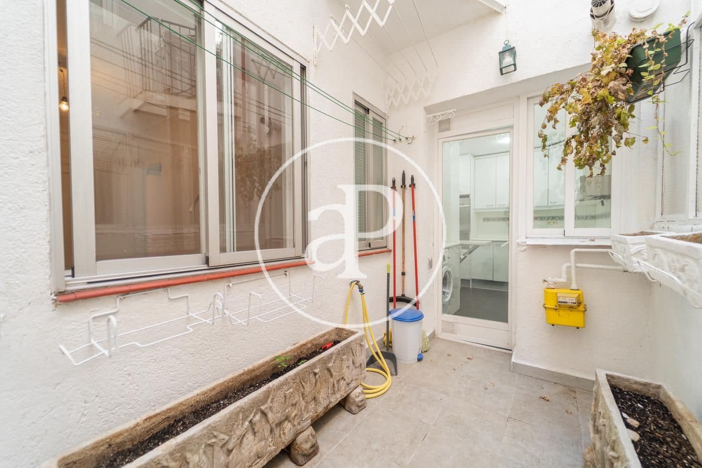 2 slaapkamer Appartement te huur in Madrid stad - € 1.990 (Ref: 10100208)