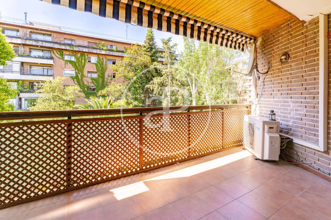 Apartamento de 4 habitaciones en Madrid ciudad en alquiler con piscina garaje - 4.000 € (Ref: 10100209)