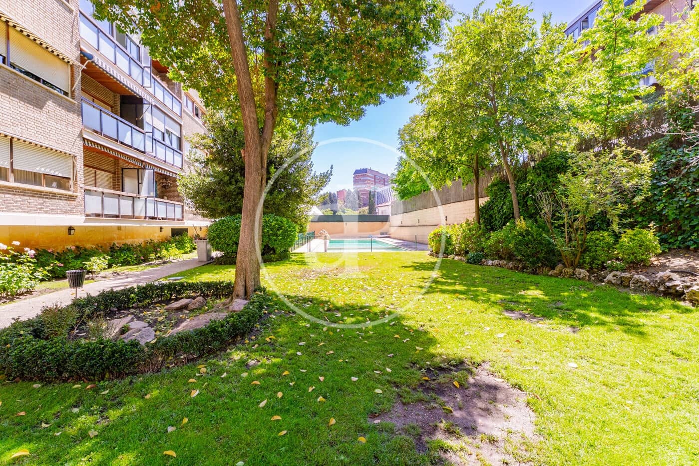 Apartamento de 4 habitaciones en Madrid ciudad en alquiler con piscina garaje - 4.000 € (Ref: 10100209)