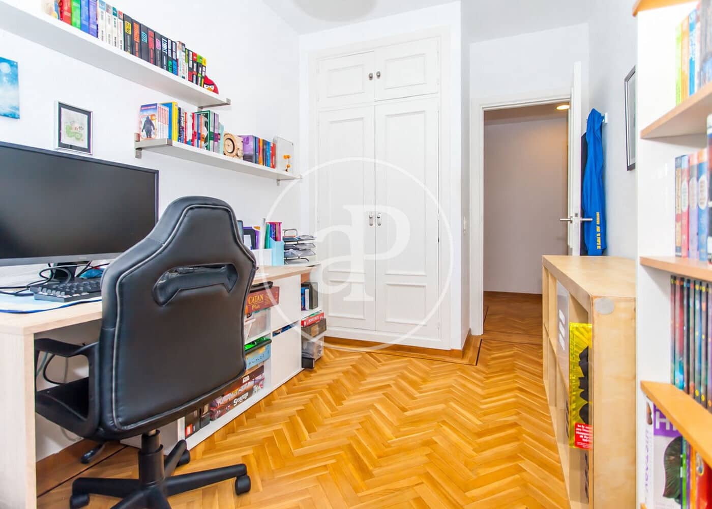 Apartamento de 3 habitaciones en Madrid ciudad en alquiler con piscina garaje - 3.500 € (Ref: 10102490)
