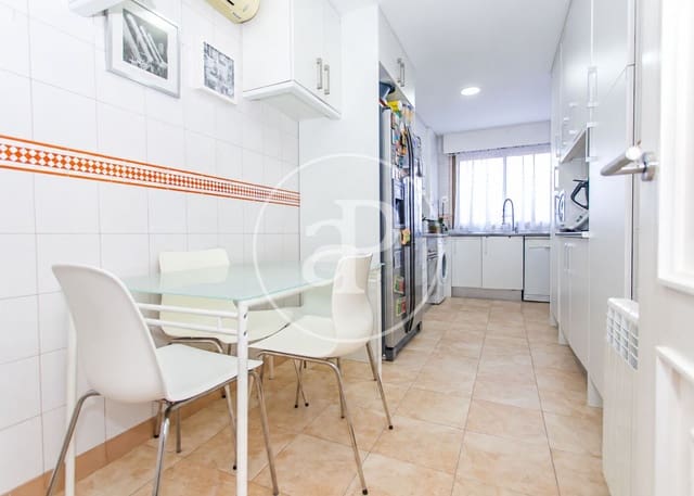 Apartamento de 3 habitaciones en Colina, Madrid ciudad en alquiler con piscina garaje - 3.500 € (Ref: 10102490)