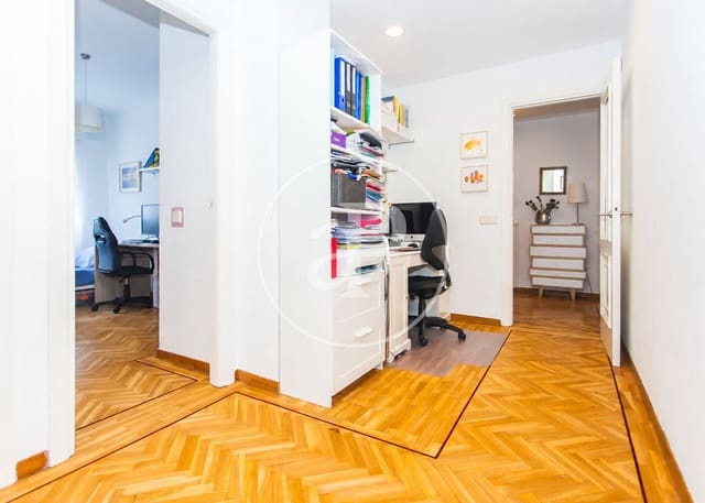 Apartamento de 3 habitaciones en Colina, Madrid ciudad en alquiler con piscina garaje - 3.500 € (Ref: 10102490)