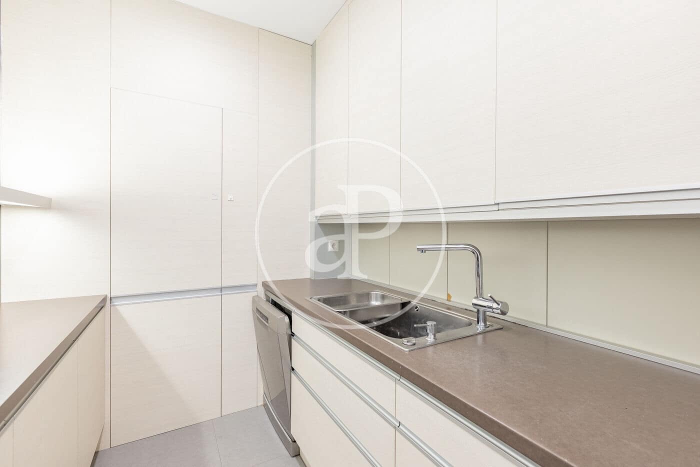 3 sovrum Lägenhet att hyra i Madrid stad med garage - 4 275 € (Ref: 10102491)