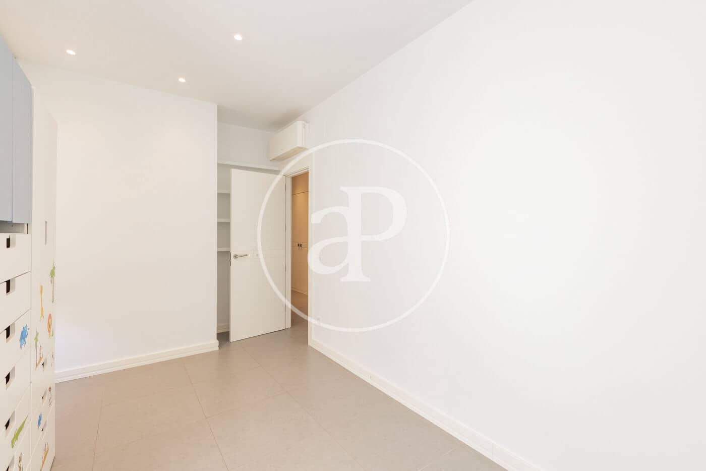 3 sovrum Lägenhet att hyra i Madrid stad med garage - 4 275 € (Ref: 10102491)