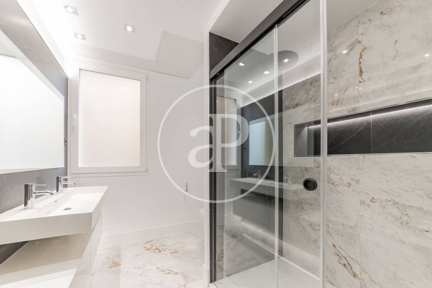 Appartement de 3 chambres à louer à Madrid ville - 4 500 € (Ref: 10102493)