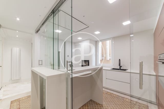 Appartement de 3 chambres à louer à Argüelles, Madrid ville - 4 500 € (Ref: 10102493)