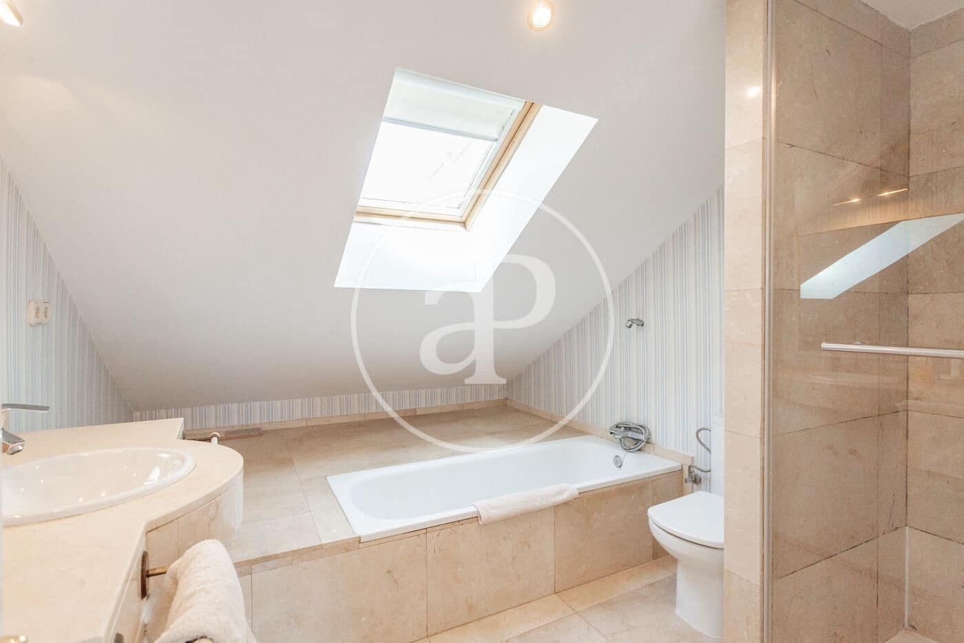 4 Zimmer Villa zu verkaufen in Pozuelo de Alarcon mit Pool Garage - 1.240.000 € (Ref: 10102495)