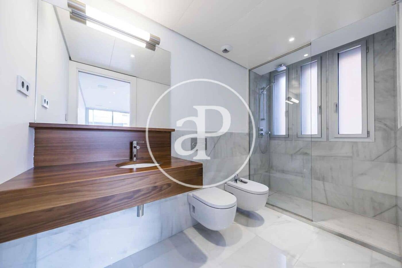 Villa/Maison de 5 chambres à louer à Madrid ville avec piscine garage - 8 000 € (Ref: 10102496)