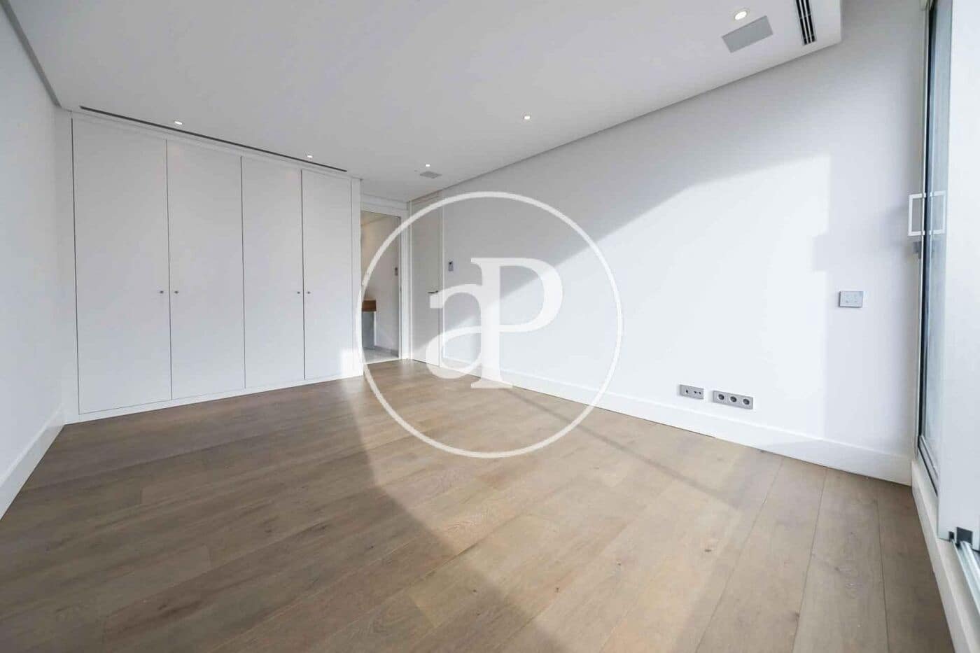 Villa/Maison de 5 chambres à louer à Madrid ville avec piscine garage - 8 000 € (Ref: 10102496)